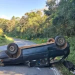 Motorista sem CNH fica ferida após capotar carro em rodovia em Irati