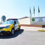 Homem foi atingido com chutes e socos no rosto. Agressão ocorreu em um estabelecimento em Imbituva
